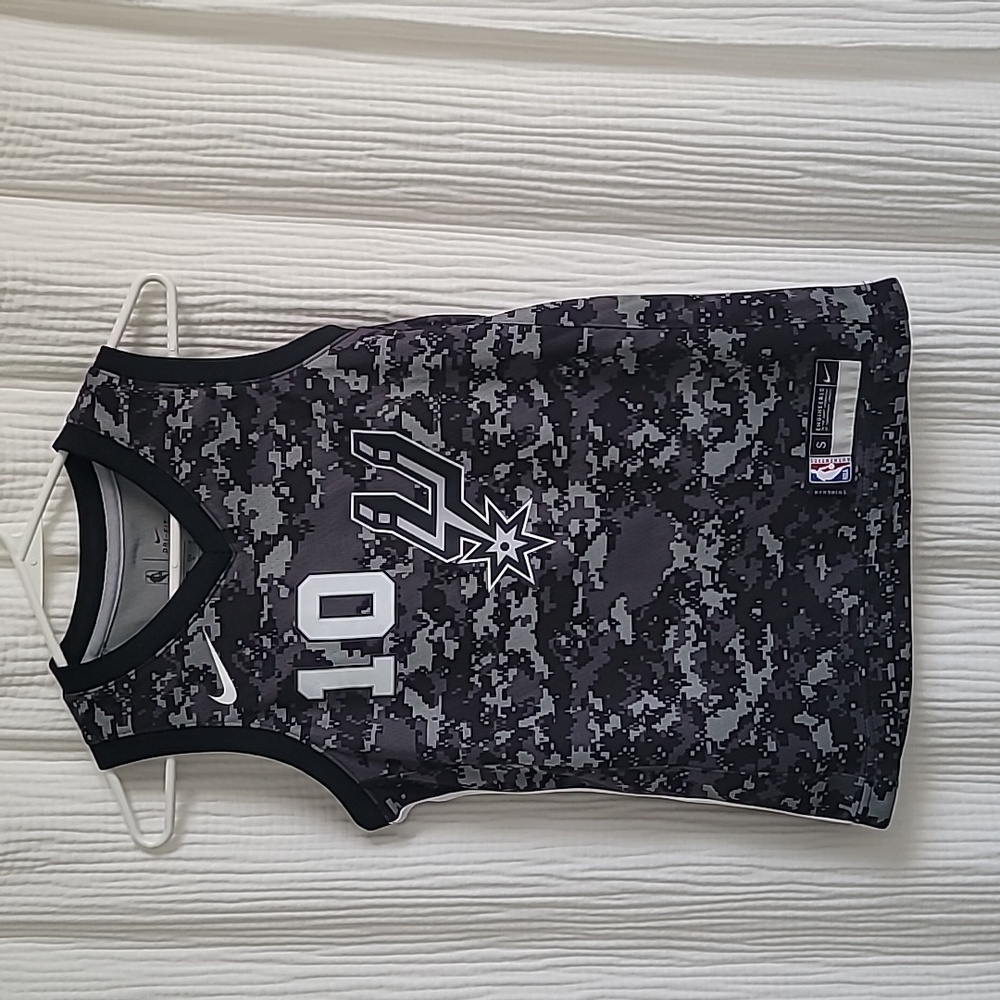 Youth DeRozan jersey, size S.